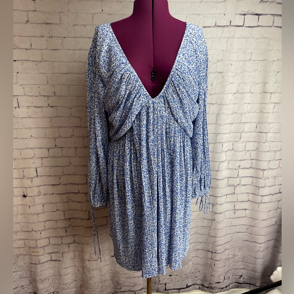 H&M Blue and White Floral Mini Dress